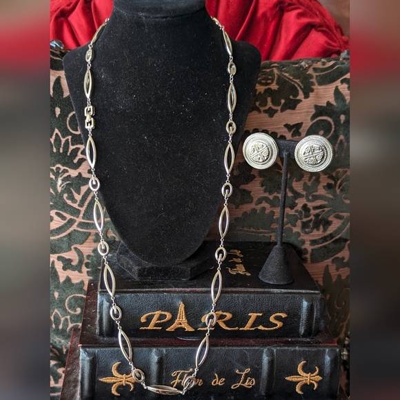 2PCS💥1980-1992💥💯GIVENCHY NECKLACE AND VINTAGE LOGO DISC EARRINGS - Picture 3 of 11